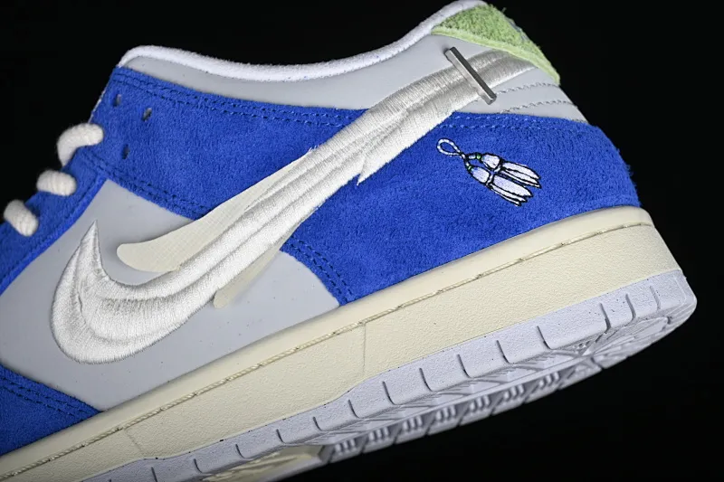 All categories Nk SB Dunk Series Nk SB Dunk Low low-top sneakers April Skateboards x Nk SB Dunk Low joint model Frozen Rose SB smashed backboard fashion casual sneakers FD2562-400